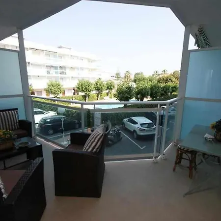 V11 Piso 3 A 150 Metros De La Playa *